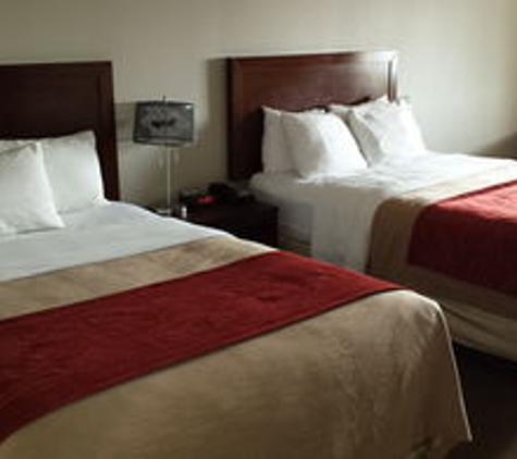 Baymont Inn & Suites - Columbus, TX