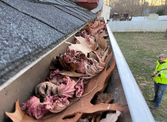 Pure Pro Gutter Cleaning LLC - East Windsor, CT. Pure Pro Gutter Cleaning, Plainville, CT, cleangutterclean.com