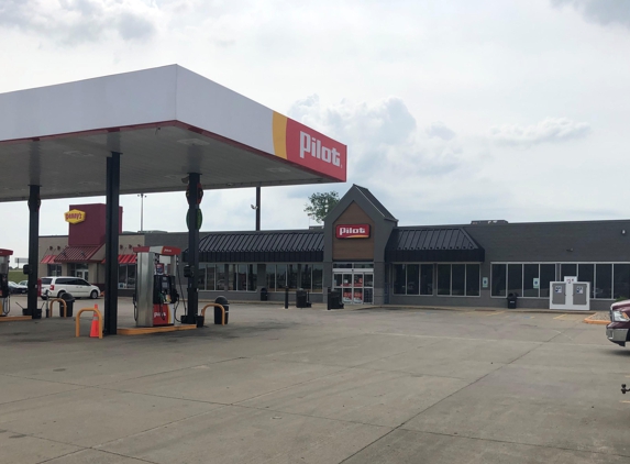 Pilot Travel Center - Vandalia, IL