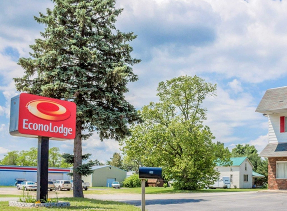 Econo Lodge - Kalkaska, MI