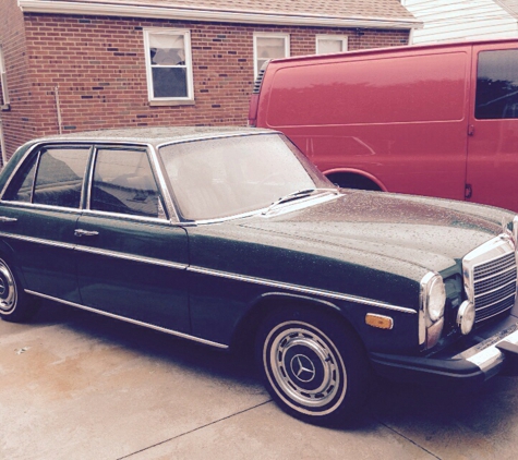 Brown's Locksmithing - Cleveland, OH. 1975 Mercedes 300 D                       Just made a Master Key! Customer only had a Valet key. 