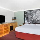 Upper Lake Inn and Suites