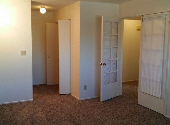 Manzanita Manor Apartments - Redding, CA