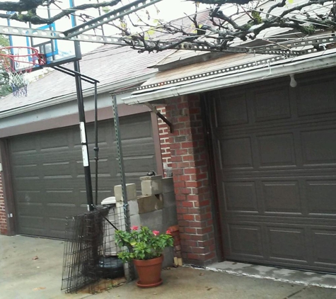 J E Garage Doors - Central Islip, NY