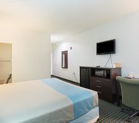 Budget Inn & Suites - Ganado, TX