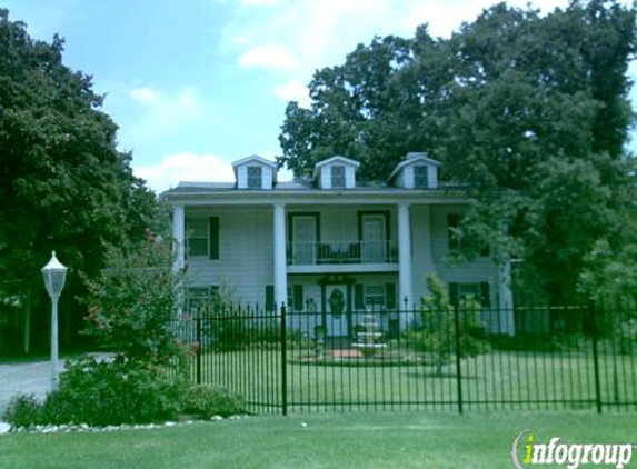 Azalea Plantation Bed & Breakfast - Fort Worth, TX