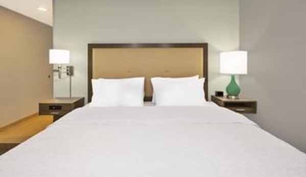 Hampton Inn by Hilton Detroit Dearborn - Dearborn, MI