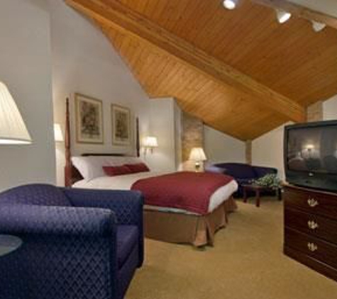 Baymont Inn & Suites - Whitewater, WI