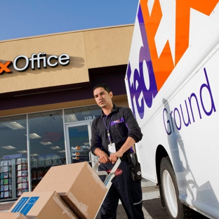 FedEx Office Print & Ship Center - Santa Monica, CA