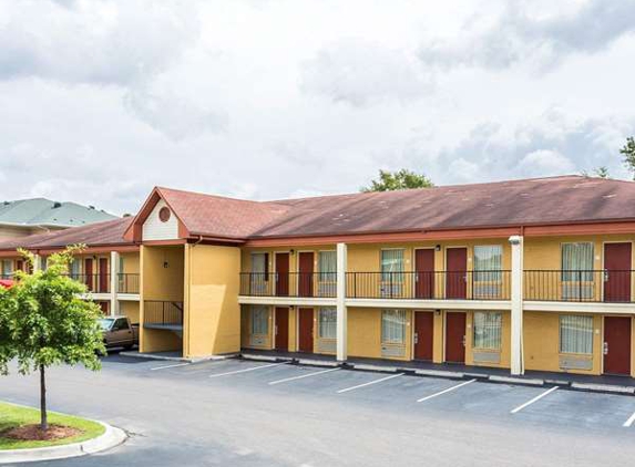 Econo Lodge - North Charleston, SC