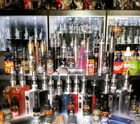 Smokin Spades Premier Smoke and Vapor Shop - Miami, FL