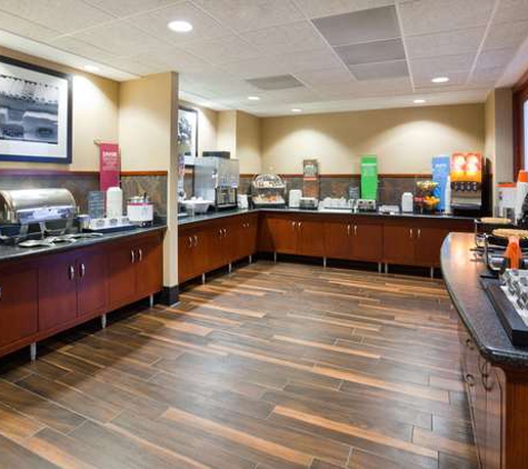 Hampton Inn & Suites Lino Lakes - Lino Lakes, MN