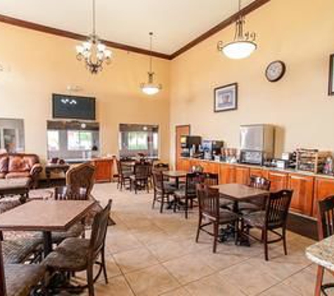 Best Western Plus North Canton Inn & Suites - North Canton, OH