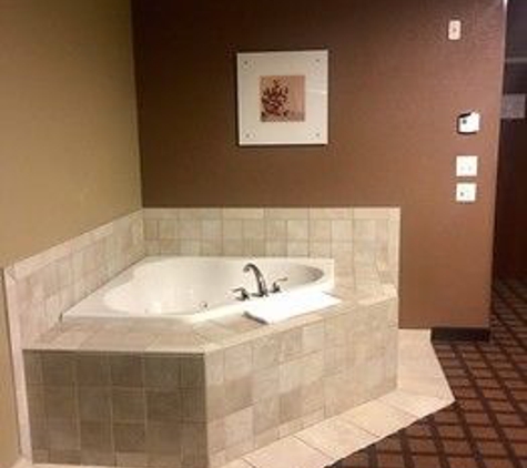 Microtel Inn & Suites by Wyndham Minot - Minot, ND