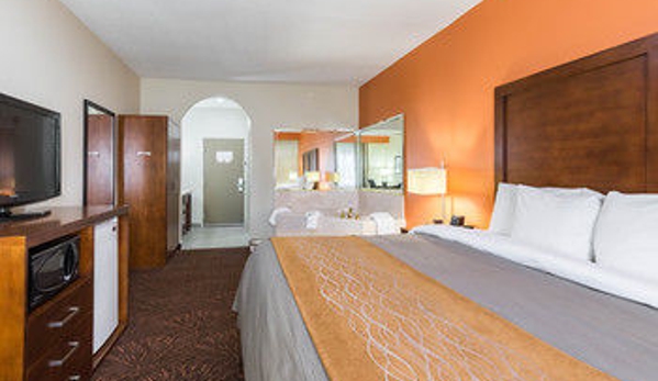 Econo Lodge Inn & Suites East Houston I-10 - Houston, TX