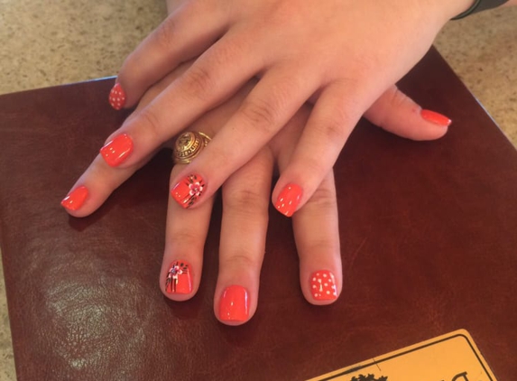 Deluxe Nail Salon - Dallas, TX