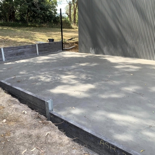 Hands on Concrete Vic