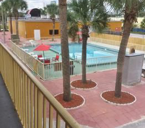 Country Hearth Inns and Suites - Kissimmee, FL