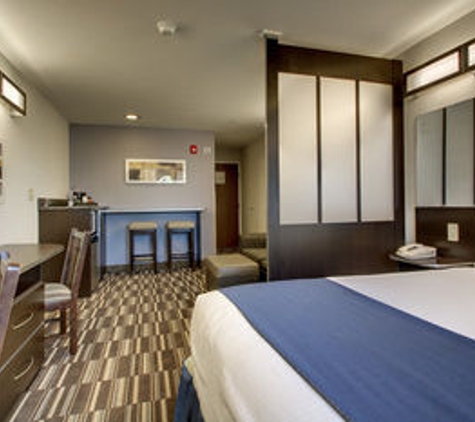 Microtel Inn & Suites by Wyndham Tuscaloosa Near University - Tuscaloosa, AL