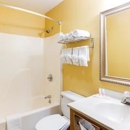 Super 8 by Wyndham Richmond - Hotels
