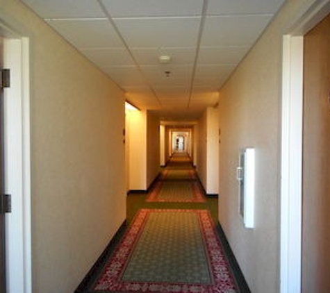 Baymont Inn & Suites - Brooklyn, IA