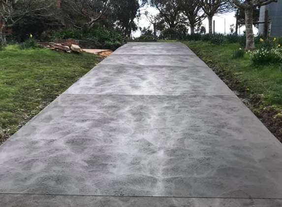 Hands on Concrete Vic