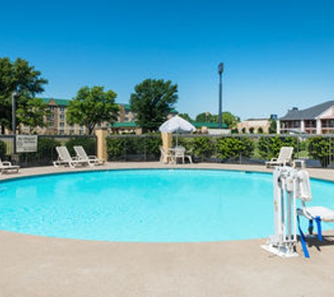 Baymont Inn & Suites - Clarksville, TN