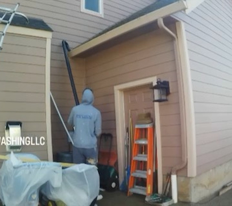 Fancy Washing LLC - Salem, OR. Gutters cleaning with vacuum