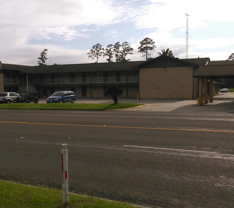 Pinewood Inn & Suites - Silsbee, TX