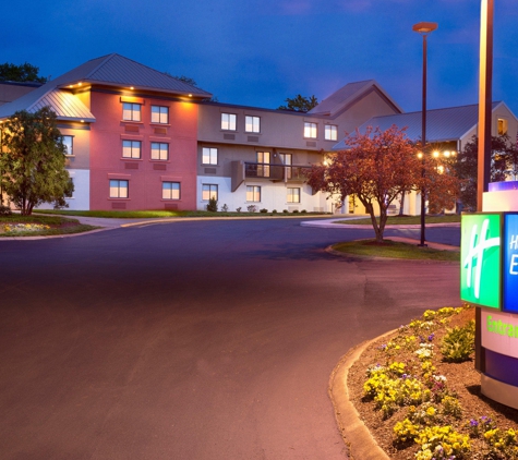 Holiday Inn Express Nashville Airport - Nashville, TN