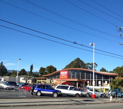 Grocery Outlet - Oakland, CA