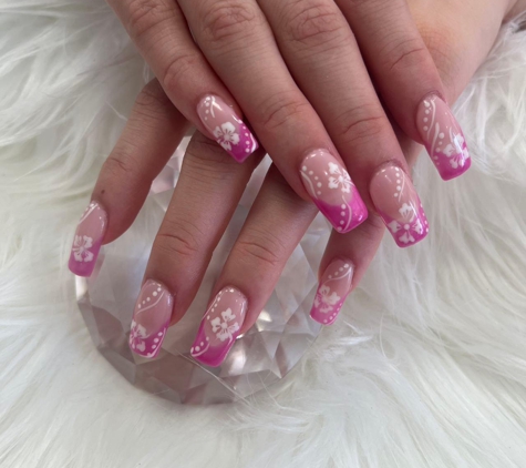 Elegant Nail Salon - Smithtown, NY