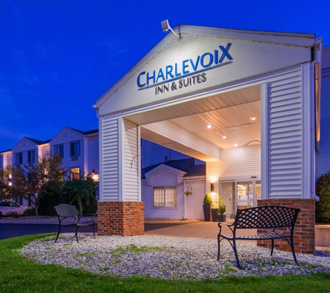 Charlevoix Inn & Suites - Charlevoix, MI