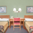 Super 8 by Wyndham Queensbury Glens Falls/Lake George Area - Motels