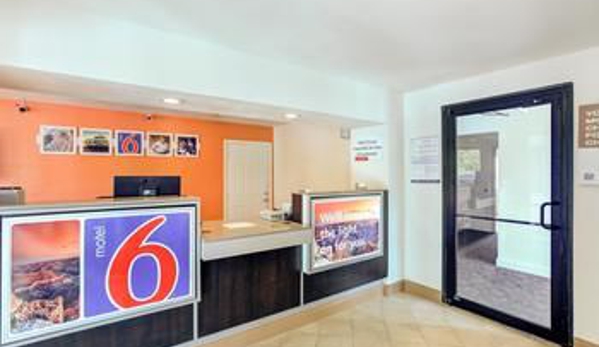 Motel 6 - Dallas, TX