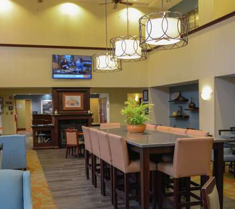 Hampton Inn & Suites-Knoxville/North I-75 - Knoxville, TN