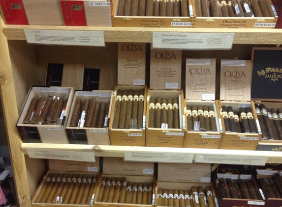 Roz's Cigar Emporium - Ocala, FL