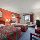 Super 8 by Wyndham Roseville/Detroit Area - Motels