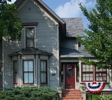 Victorian Rose Garden Bed & Breakfast - Algonquin, IL