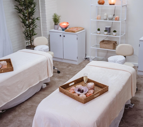 Zen'd Out Couples Massage Spa - Denver, CO