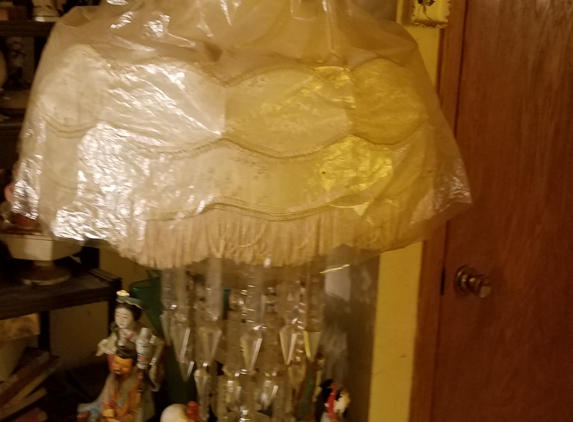 Antique And Resale Shoppe - Chicago, IL. Wanting to sell have 2 lamps large crystal lamps