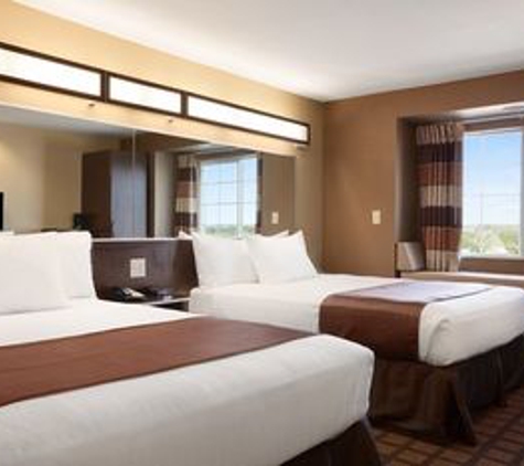 Microtel Inn & Suites by Wyndham Pleasanton - Pleasanton, TX