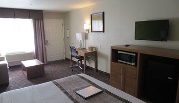 Days Inn & Suites by Wyndham Arcata - Arcata, CA