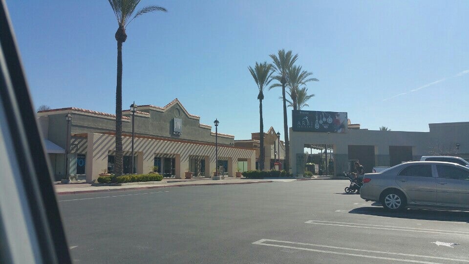 Lake Elsinore Outlets - Lake Elsinore, CA 92530