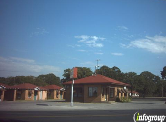 Howell's Motel - Haltom City, TX