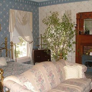 Thee Hubbell House Bed & Breakfast - Winnsboro, TX