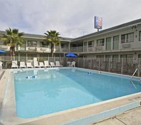 Motel 6 - Tampa, FL