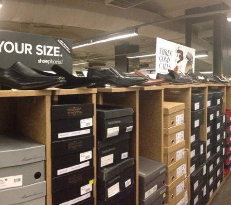 DSW Designer Shoe Warehouse - Boston, MA