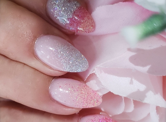 Des Peres Nail Spa - Saint Louis, MO. Almond pink nails by Ken