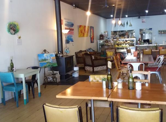 Canvas, Coffee & Providore - Barham, NSW. Stunning